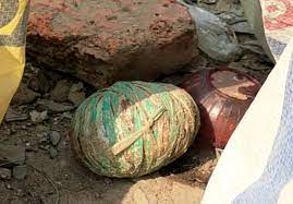 ৫টি তাজা বোমা উদ্ধারে গঙ্গারামপুর পুলিশ